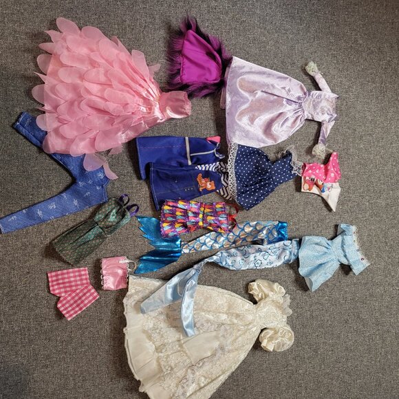 Assorted Barbie clothes. Dresses, outfits, mermaid - Picture 3 of 5